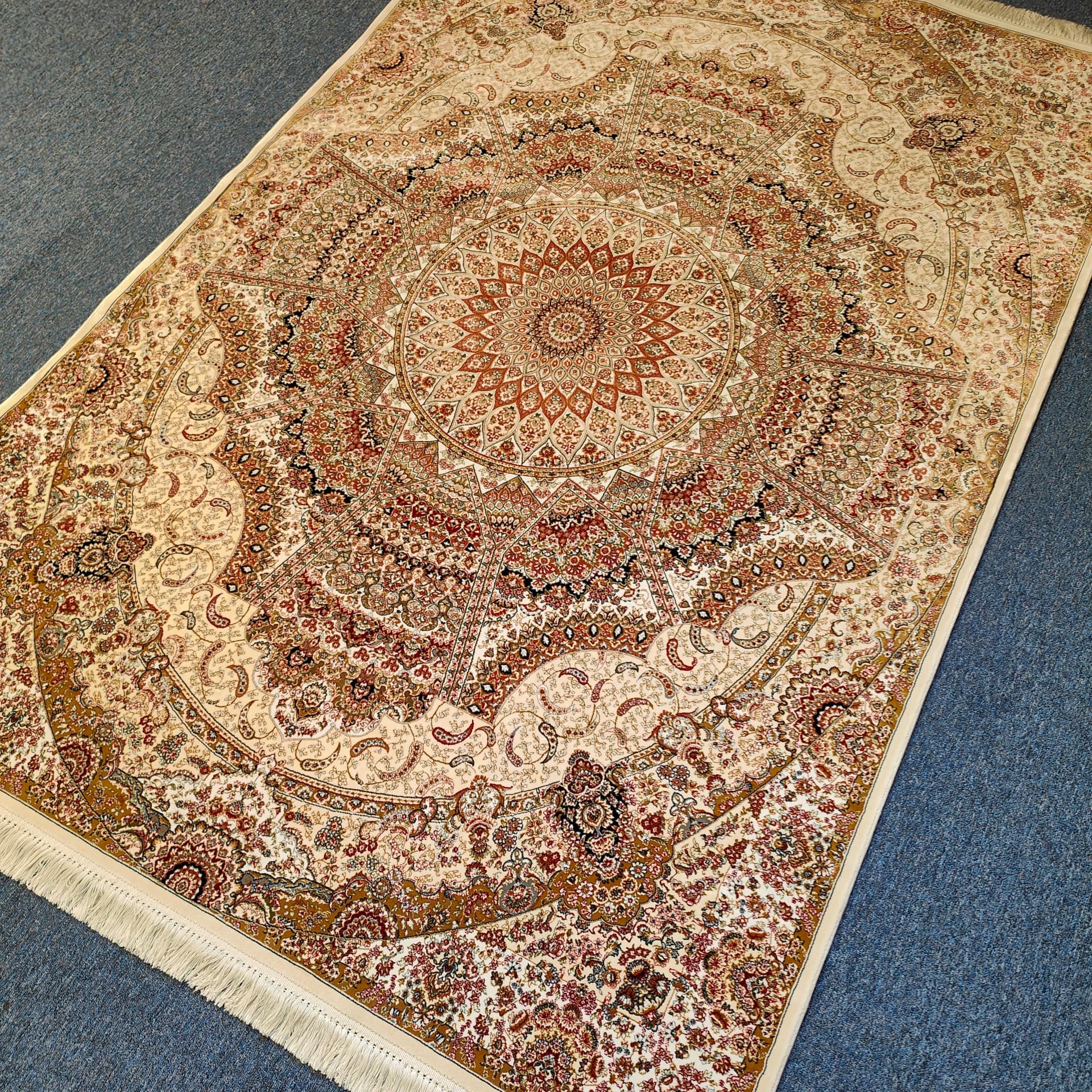 Persian Carpet for Modern Interior Impression to your Living Room with Persian Rugs | Persian Silk 025