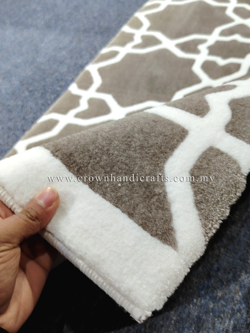 Modern runner rug with white lattice pattern on grey-brown ground, short fringed edge.